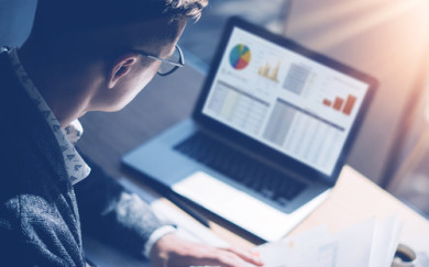 Dari Data ke Keputusan: Peran Teknologi dalam Memantau Bisnis secara Real-Time